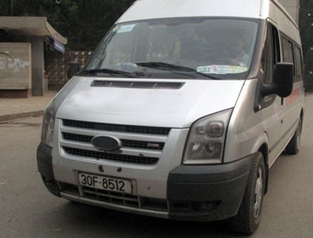 Xe Ford Transit 2007 bị nghi ngờ lỗi tăng ga đột ngột - 1