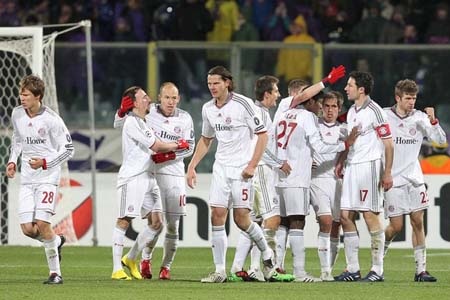 Bayern dễ thở, Leverkusen tử chiến Hamburg - 1