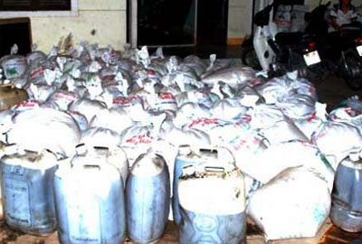 Thu giữ 5 tấn mỡ động vật được sản xuất “chui” - 1