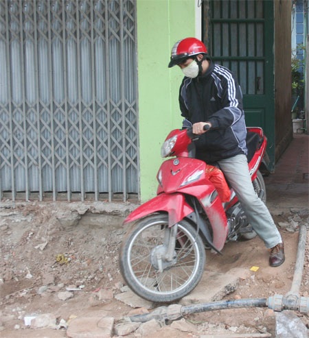 Dây viễn thông “dọa” người trên đường Văn Cao - Hoàng Hoa Thám - 9