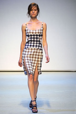 BST xuân hè 2010 của Christopher Kane  - 21