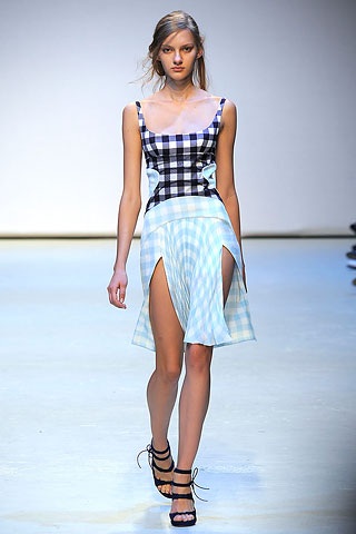 BST xuân hè 2010 của Christopher Kane  - 9