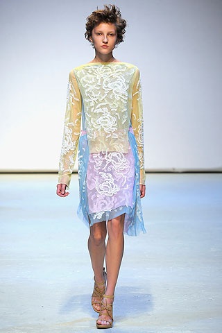 BST xuân hè 2010 của Christopher Kane  - 17