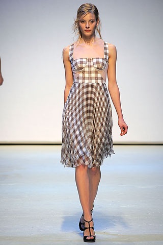 BST xuân hè 2010 của Christopher Kane  - 23