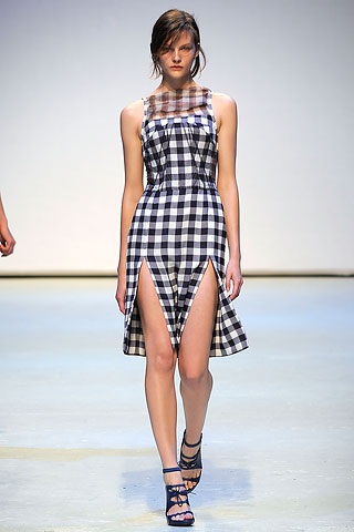 BST xuân hè 2010 của Christopher Kane  - 1