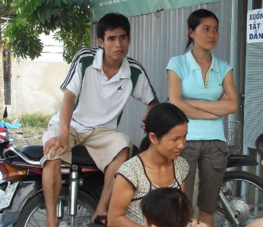 Tro các nạn nhân vụ cháy ở Bình Dương đã chuyển ra Bắc - 3 Tro các nạn nhân vụ cháy ở Bình Dương đã chuyển ra Bắc - 3