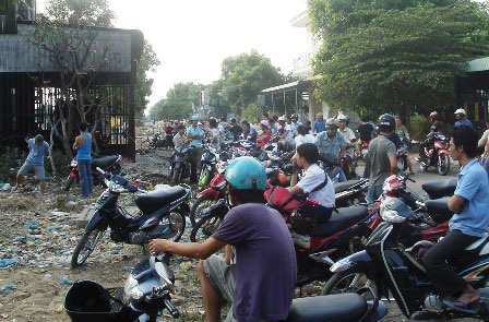 Tro các nạn nhân vụ cháy ở Bình Dương đã chuyển ra Bắc - 2 Tro các nạn nhân vụ cháy ở Bình Dương đã chuyển ra Bắc - 2