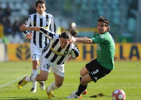 Dẫn trước 3 bàn, Juventus lại mất điểm tệ hại - 1