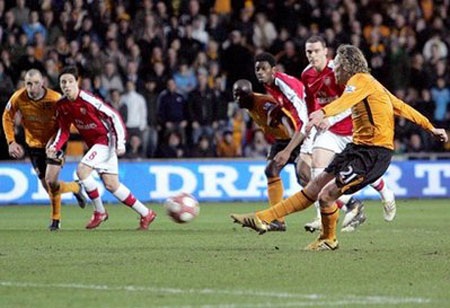 Nhọc nhằn hạ Hull City, Arsenal tạm thế chỗ MU - 3 Nhọc nhằn hạ Hull City, Arsenal tạm thế chỗ MU - 3