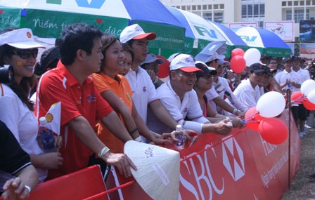 Đua xích lô vì các em cơ nhỡ  - 3