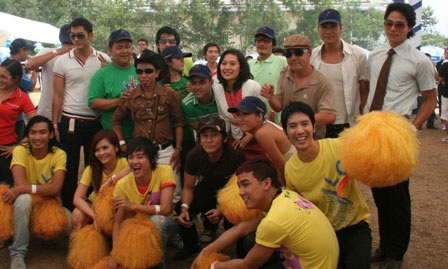 Đua xích lô vì các em cơ nhỡ  - 1