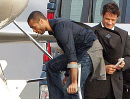 Ashley Cole dùng “khổ nhục kế” với Cheryl - 1 Ashley Cole dùng “khổ nhục kế” với Cheryl - 1