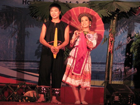 “Sắc xuân” của sinh viên Kinh tế - 3