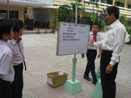 Chiếc bàn “7 trong 1” của thầy hiệu phó - 2