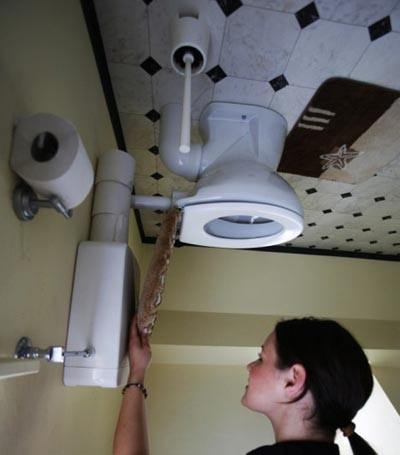 Cận cảnh ngôi nhà lộn ngược ở Đức - 4 Cận cảnh ngôi nhà lộn ngược ở Đức - 4