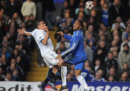Drogba uất ức vì bị truất quyền thi đấu - 1 Drogba uất ức vì bị truất quyền thi đấu - 1