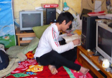 Người thuê trọ hưởng giá điện bậc thang: Quá xa vời! - 1 Người thuê trọ hưởng giá điện bậc thang: Quá xa vời! - 1