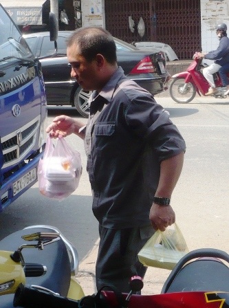 Một phần cơm dùng... 10 túi nilon - 2