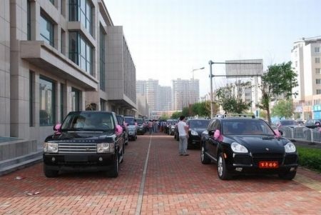 Video đám cưới toàn xe “khủng” ở Trung Quốc - 11