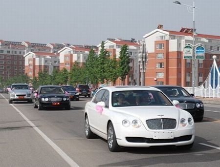 Video đám cưới toàn xe “khủng” ở Trung Quốc - 15