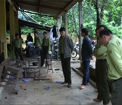 Lâm tặc “san phẳng” trạm bảo vệ rừng  - 3