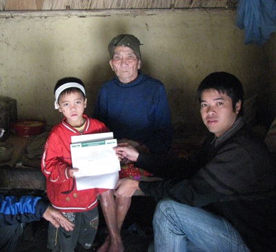 Trao quà tới hai hoàn cảnh éo le tại Hà Tĩnh - 1 Trao quà tới hai hoàn cảnh éo le tại Hà Tĩnh - 1