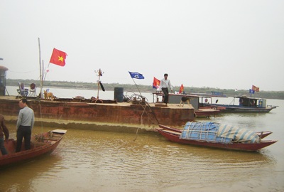 Hai tỉnh phối hợp lập chuyên án vụ nổ súng tại ngã ba sông - 1 Hai tỉnh phối hợp lập chuyên án vụ nổ súng tại ngã ba sông - 1