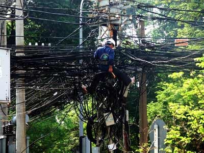 Thỏa thuận giá cột chưa xong, nhà mạng lại bị cắt cáp? - 1 Thỏa thuận giá cột chưa xong, nhà mạng lại bị cắt cáp? - 1
