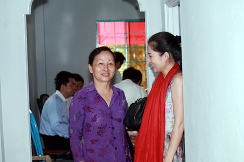 Mỹ Lệ “phò tá” chồng làm từ thiện - 5 Mỹ Lệ “phò tá” chồng làm từ thiện - 5