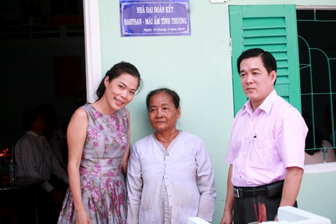 Mỹ Lệ “phò tá” chồng làm từ thiện - 8 Mỹ Lệ “phò tá” chồng làm từ thiện - 8
