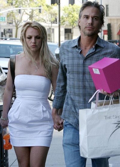 Britney Spears phủ nhận tin đồn chia tay bạn trai - 1 Britney Spears phủ nhận tin đồn chia tay bạn trai - 1
