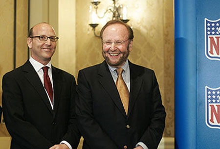 MU tiếp tục được “cứu sống”  - 1