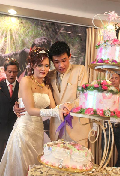 Hiệp “Gà” bối rối trong ngày cưới vợ mới - 12 Hiệp “Gà” bối rối trong ngày cưới vợ mới - 12