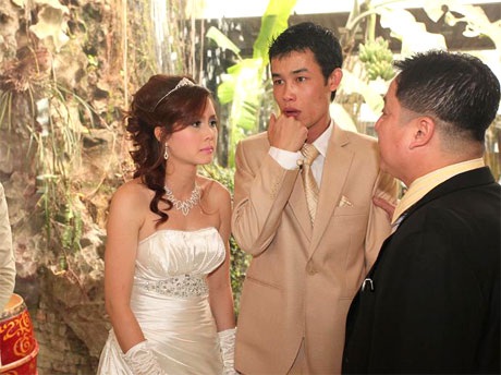 Hiệp “Gà” bối rối trong ngày cưới vợ mới - 6 Hiệp “Gà” bối rối trong ngày cưới vợ mới - 6