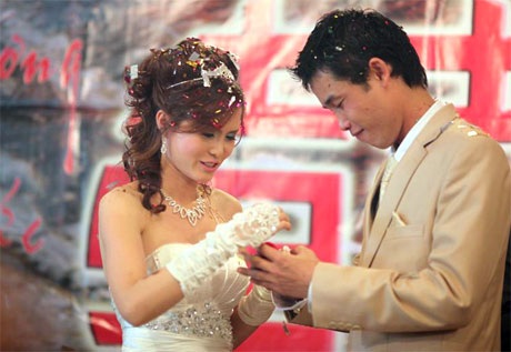 Hiệp “Gà” bối rối trong ngày cưới vợ mới - 10 Hiệp “Gà” bối rối trong ngày cưới vợ mới - 10