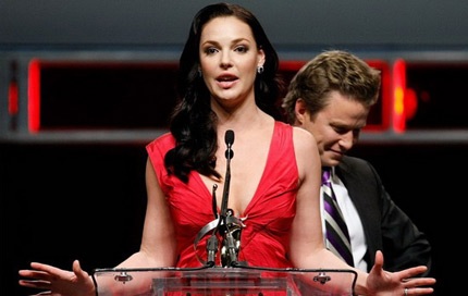 Katherine Heigl bị tuột váy trên sân khấu - 7