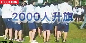 Phản đối quy định đồng phục, nữ sinh mặc quần soóc - 1 Phản đối quy định đồng phục, nữ sinh mặc quần soóc - 1