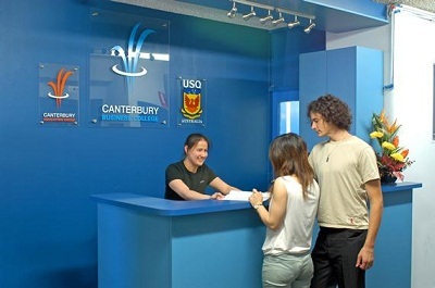 Trường ĐH Southern Queenland và tập đoàn giáo dục Canterbury - 1