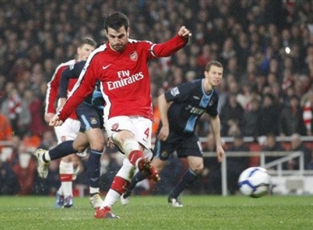 Hạ West Ham đầy thuyết phục, Arsenal chiếm ngôi đầu - 3 Hạ West Ham đầy thuyết phục, Arsenal chiếm ngôi đầu - 3