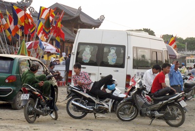 “Chặt chém”, lộn xộn ở ngôi chùa lớn nhất Việt Nam - 1