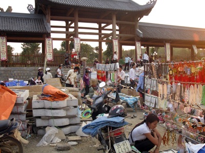 “Chặt chém”, lộn xộn ở ngôi chùa lớn nhất Việt Nam - 2