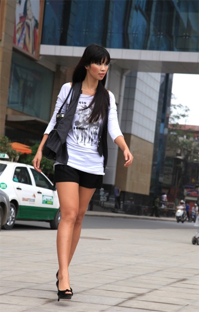 Người mẫu Hà Anh sành điệu bên Vespa - 1 Người mẫu Hà Anh sành điệu bên Vespa - 1