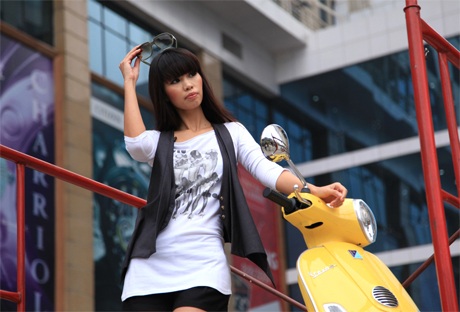 Người mẫu Hà Anh sành điệu bên Vespa - 7 Người mẫu Hà Anh sành điệu bên Vespa - 7