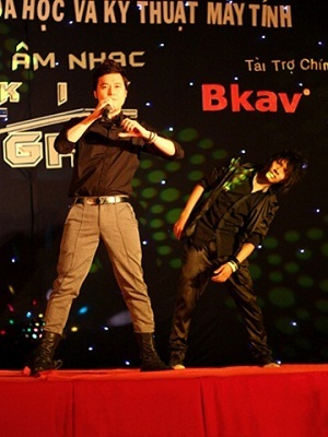 Nghệ sĩ cùng sinh viên IT khuấy động triển lãm BKIT Week 2010 - 10 Nghệ sĩ cùng sinh viên IT khuấy động triển lãm BKIT Week 2010 - 10