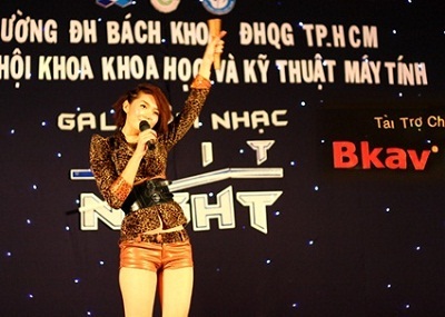 Nghệ sĩ cùng sinh viên IT khuấy động triển lãm BKIT Week 2010 - 11 Nghệ sĩ cùng sinh viên IT khuấy động triển lãm BKIT Week 2010 - 11