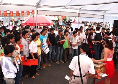 Nghệ sĩ cùng sinh viên IT khuấy động triển lãm BKIT Week 2010 - 1 Nghệ sĩ cùng sinh viên IT khuấy động triển lãm BKIT Week 2010 - 1