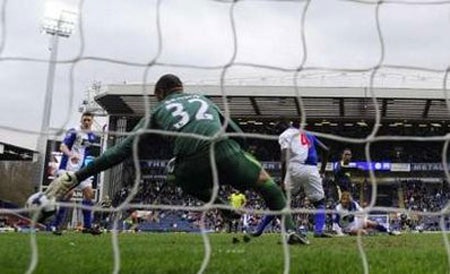 Bị Blackburn cầm hòa, Chelsea “rơi tự do” - 2 Bị Blackburn cầm hòa, Chelsea “rơi tự do” - 2