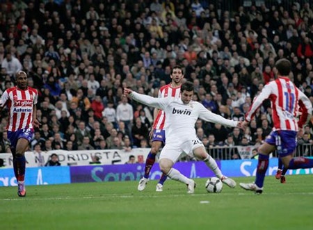 Higuain san bằng thành tích ghi bàn của C. Ronaldo - 1 Higuain san bằng thành tích ghi bàn của C. Ronaldo - 1