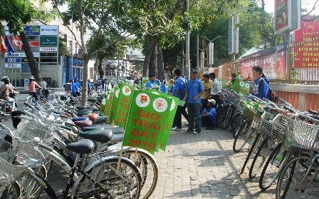 “Ngựa sắt” tràn phố hưởng ứng “Giờ trái đất” - 1 “Ngựa sắt” tràn phố hưởng ứng “Giờ trái đất” - 1