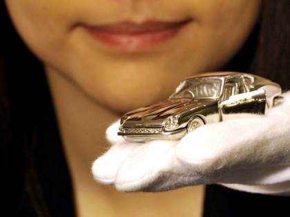 76.500 USD cho một chiếc ô tô tí hon - 1